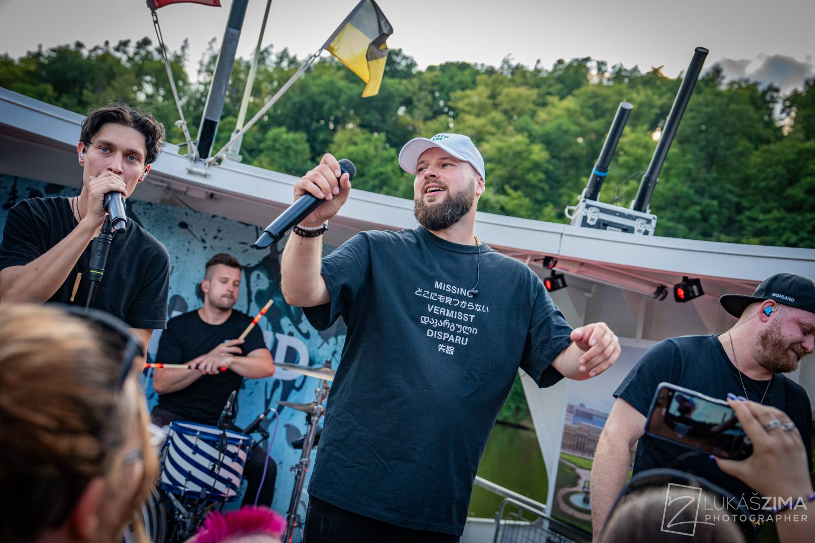 Highland se plavili po Brněnské přehradě, na lodi oslavili narozeniny frontmana