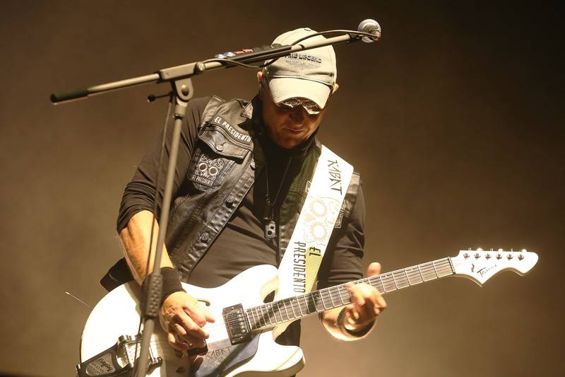 Cibulafest přivezl Kabáty, Mirai, Tublatanku i Team. Haberovi na pódiu přistála podprsenka a riflové kraťase