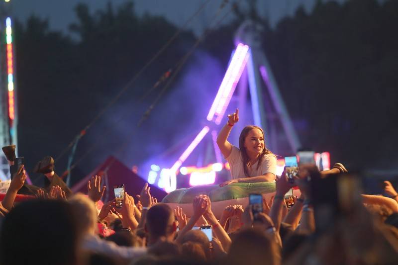 Cibulafest přivezl Kabáty, Mirai, Tublatanku i Team. Haberovi na pódiu přistála podprsenka a riflové kraťase