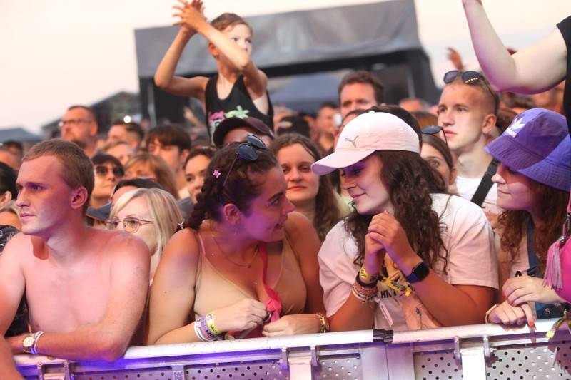 Cibulafest přivezl Kabáty, Mirai, Tublatanku i Team. Haberovi na pódiu přistála podprsenka a riflové kraťase