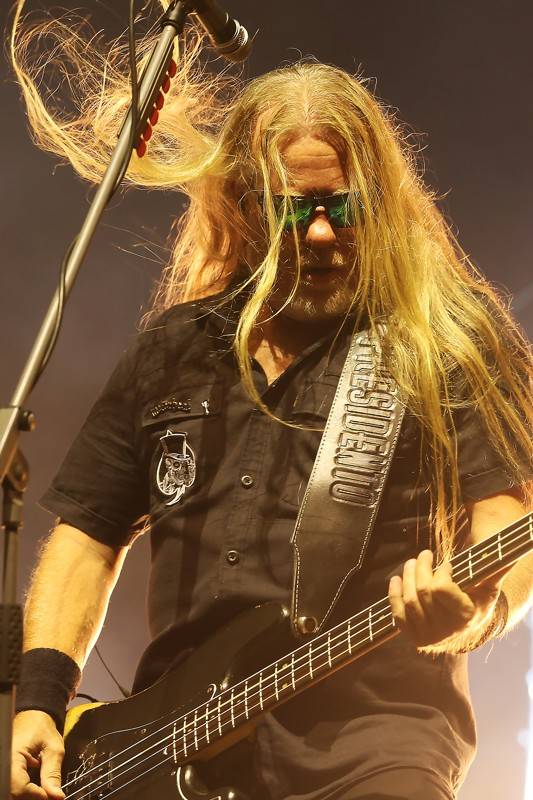 Cibulafest přivezl Kabáty, Mirai, Tublatanku i Team. Haberovi na pódiu přistála podprsenka a riflové kraťase