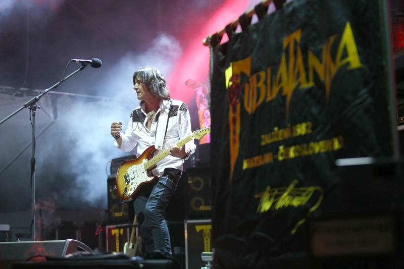 Cibulafest přivezl Kabáty, Mirai, Tublatanku i Team. Haberovi na pódiu přistála podprsenka a riflové kraťase