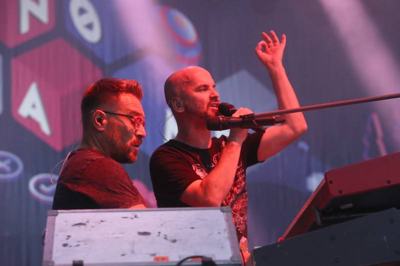 Cibulafest přivezl Kabáty, Mirai, Tublatanku i Team. Haberovi na pódiu přistála podprsenka a riflové kraťase