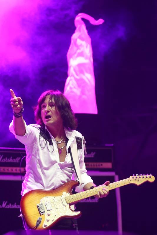 Cibulafest přivezl Kabáty, Mirai, Tublatanku i Team. Haberovi na pódiu přistála podprsenka a riflové kraťase