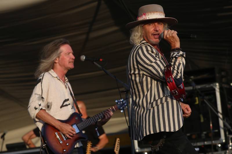 Cibulafest přivezl Kabáty, Mirai, Tublatanku i Team. Haberovi na pódiu přistála podprsenka a riflové kraťase