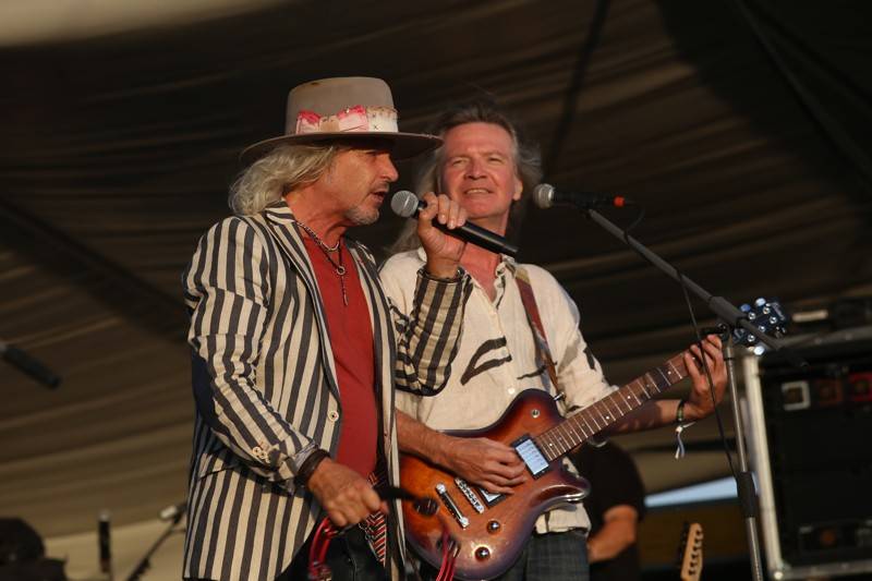 Cibulafest přivezl Kabáty, Mirai, Tublatanku i Team. Haberovi na pódiu přistála podprsenka a riflové kraťase