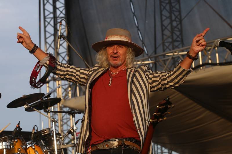 Cibulafest přivezl Kabáty, Mirai, Tublatanku i Team. Haberovi na pódiu přistála podprsenka a riflové kraťase