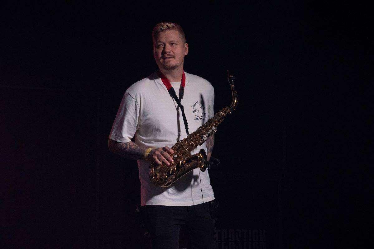 Na Benátské! to rozjeli Mirai, Sebastian či Mňága a Žďorp, Harlej házeli do davu obří nafukovací balóny