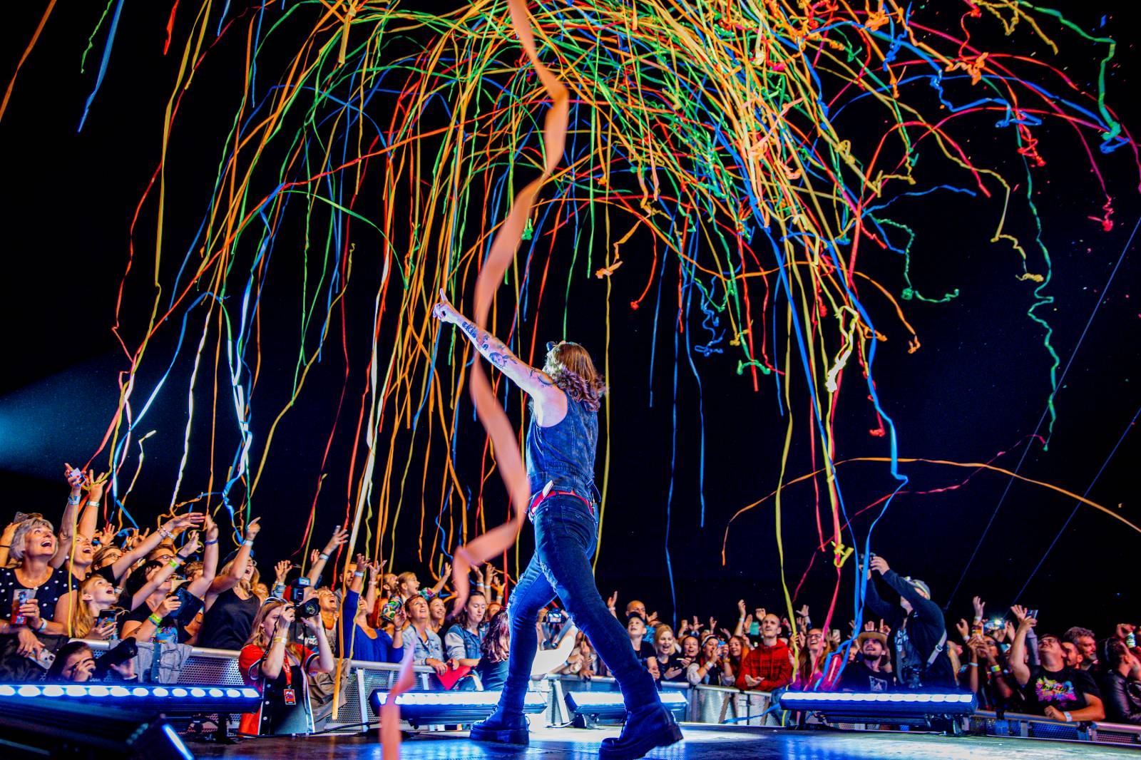 Tomáš Klus neváhal a vyrazil na Švihově mezi fanoušky. Na hradě zahráli i Kryštof, Gaia Mesiah nebo Anna K.
