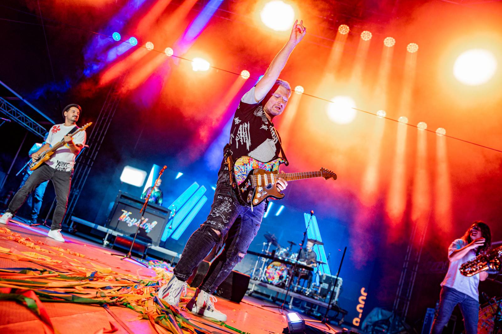 Tomáš Klus neváhal a vyrazil na Švihově mezi fanoušky. Na hradě zahráli i Kryštof, Gaia Mesiah nebo Anna K.