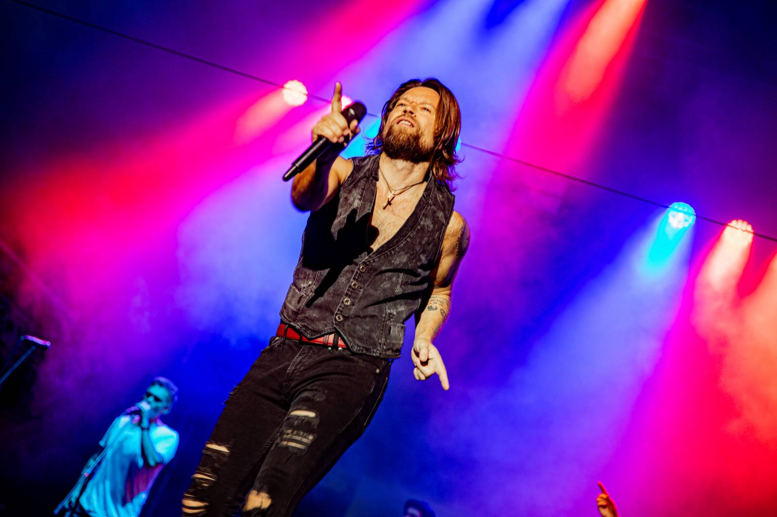 Tomáš Klus neváhal a vyrazil na Švihově mezi fanoušky. Na hradě zahráli i Kryštof, Gaia Mesiah nebo Anna K.