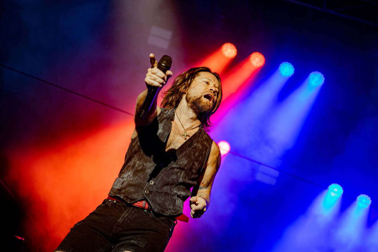 Tomáš Klus neváhal a vyrazil na Švihově mezi fanoušky. Na hradě zahráli i Kryštof, Gaia Mesiah nebo Anna K.