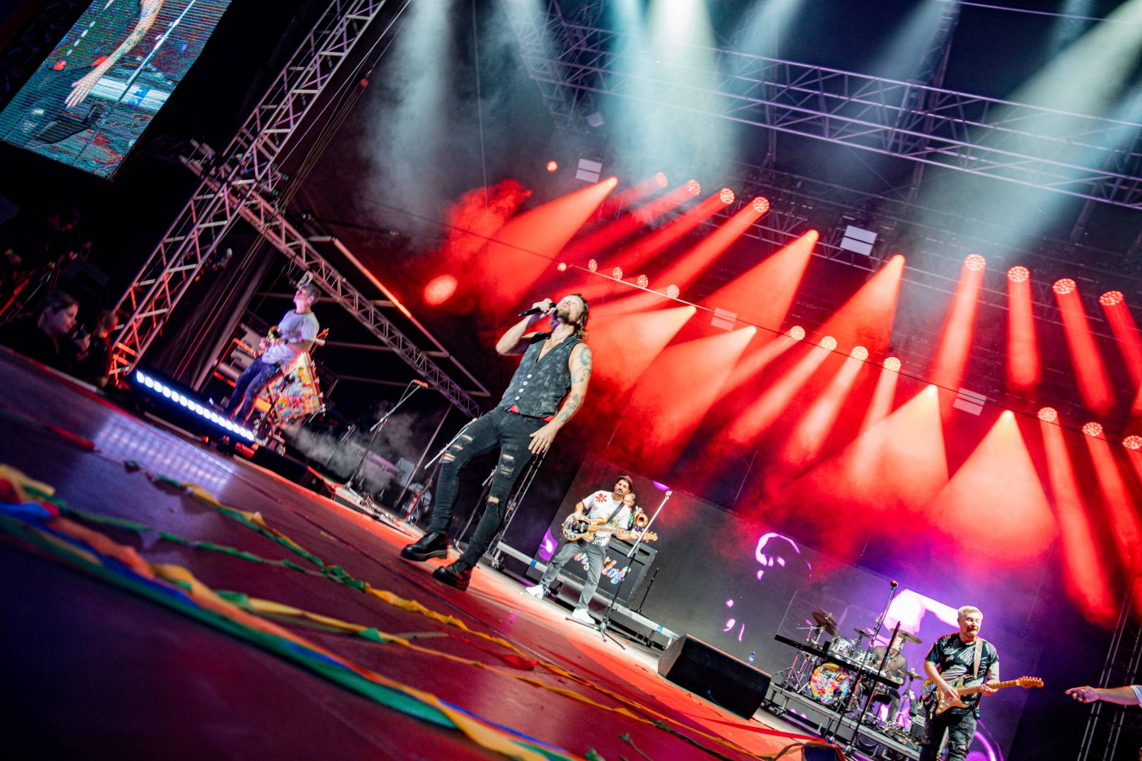 Tomáš Klus neváhal a vyrazil na Švihově mezi fanoušky. Na hradě zahráli i Kryštof, Gaia Mesiah nebo Anna K.