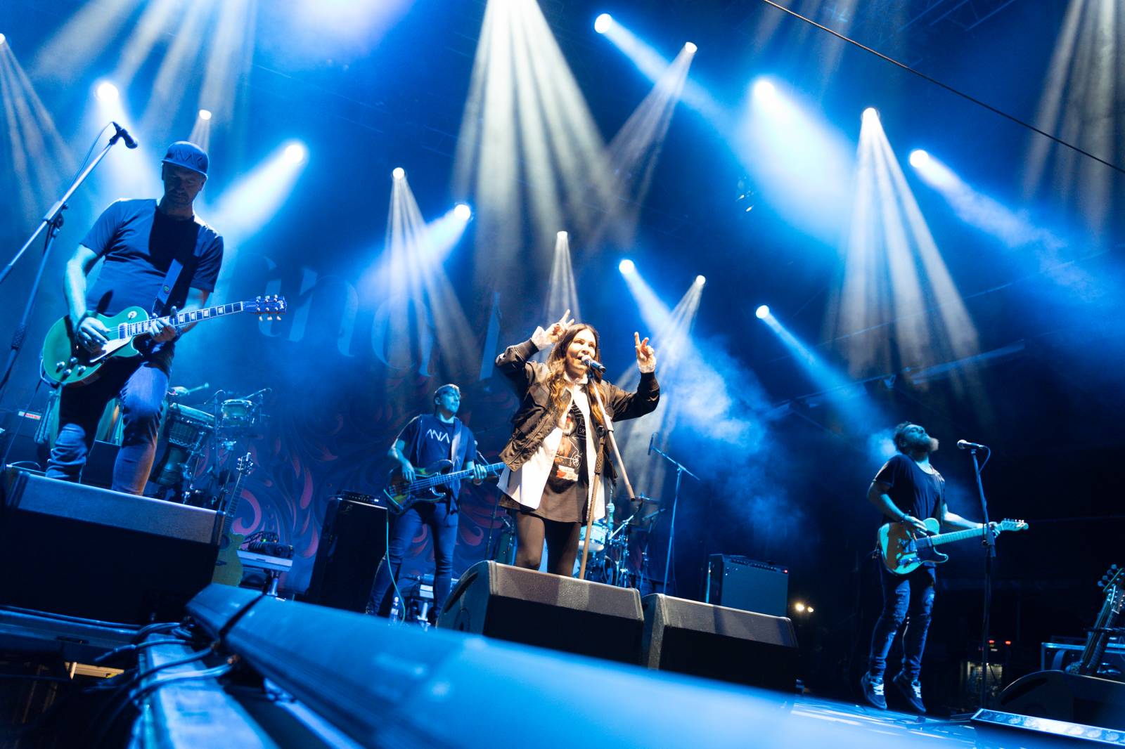 Tomáš Klus neváhal a vyrazil na Švihově mezi fanoušky. Na hradě zahráli i Kryštof, Gaia Mesiah nebo Anna K.