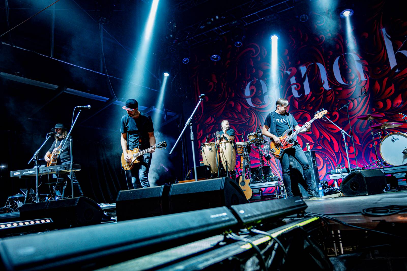 Tomáš Klus neváhal a vyrazil na Švihově mezi fanoušky. Na hradě zahráli i Kryštof, Gaia Mesiah nebo Anna K.