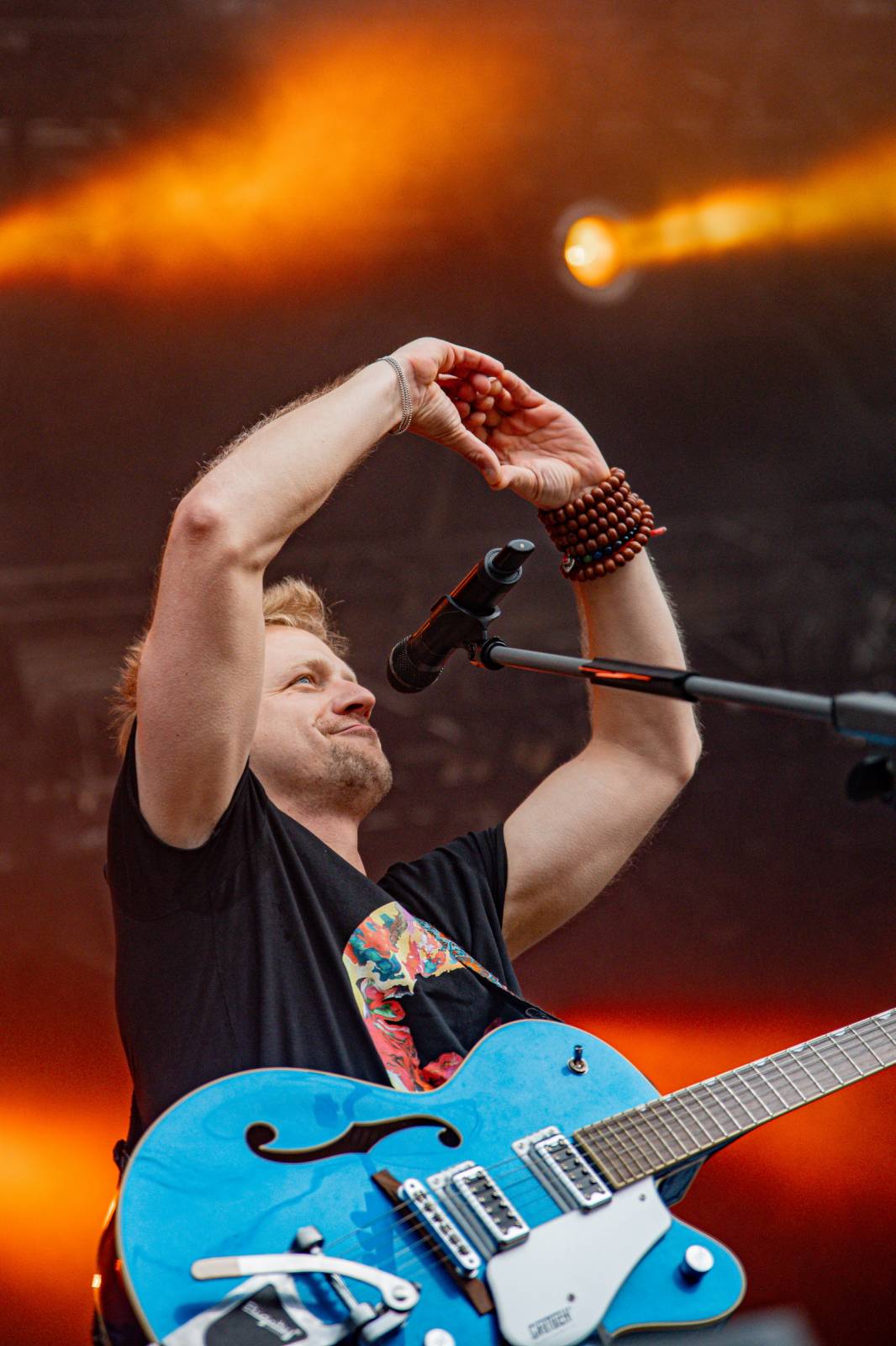 Tomáš Klus neváhal a vyrazil na Švihově mezi fanoušky. Na hradě zahráli i Kryštof, Gaia Mesiah nebo Anna K.