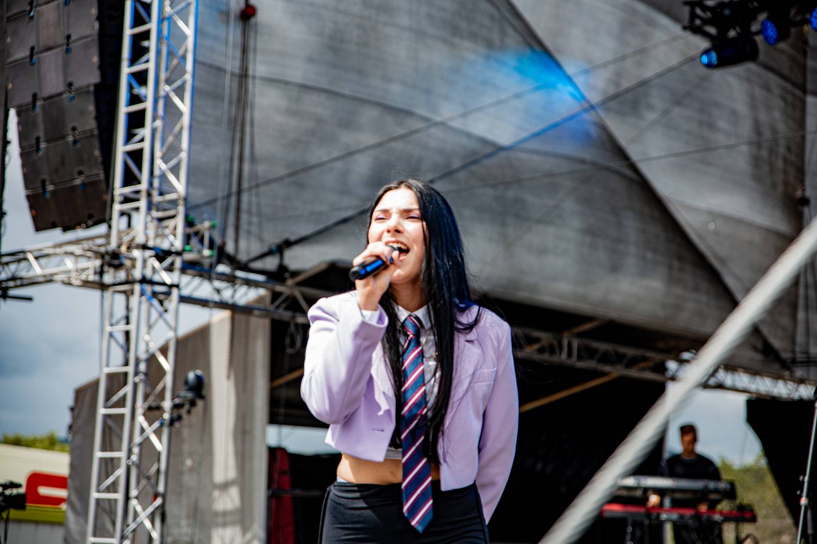 Tomáš Klus neváhal a vyrazil na Švihově mezi fanoušky. Na hradě zahráli i Kryštof, Gaia Mesiah nebo Anna K.