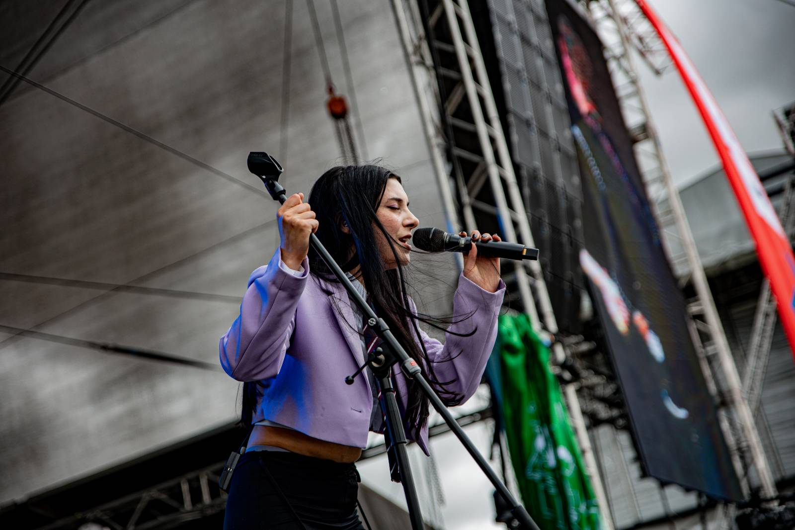 Tomáš Klus neváhal a vyrazil na Švihově mezi fanoušky. Na hradě zahráli i Kryštof, Gaia Mesiah nebo Anna K.