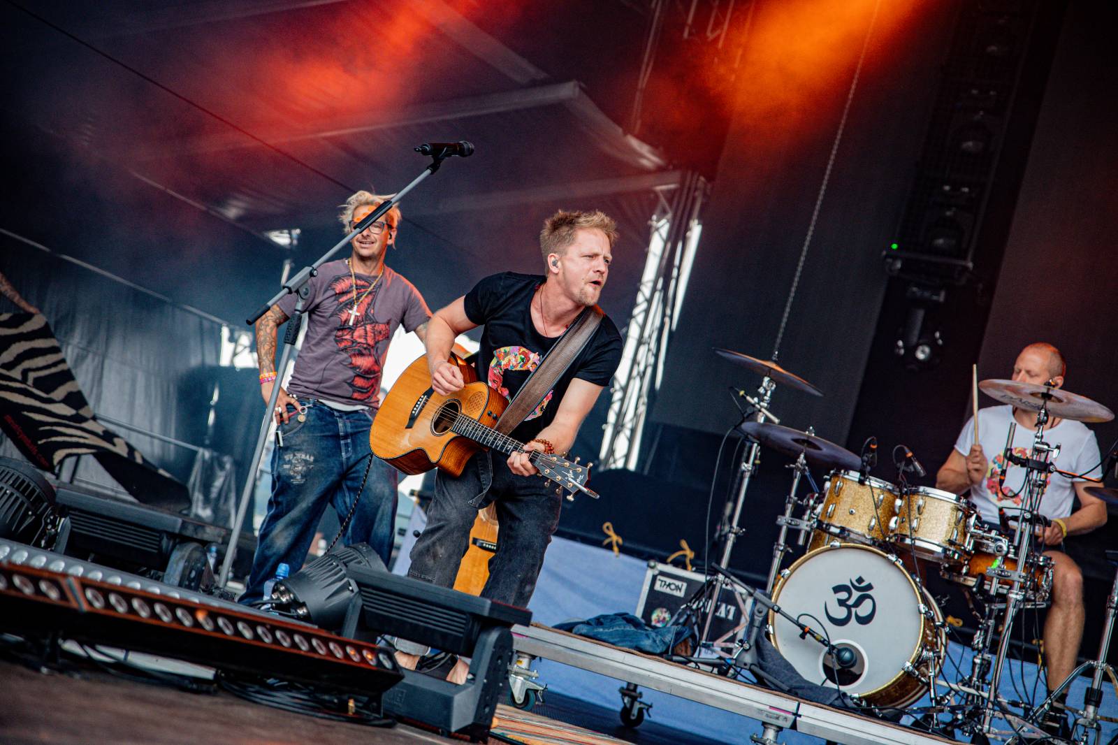 Tomáš Klus neváhal a vyrazil na Švihově mezi fanoušky. Na hradě zahráli i Kryštof, Gaia Mesiah nebo Anna K.