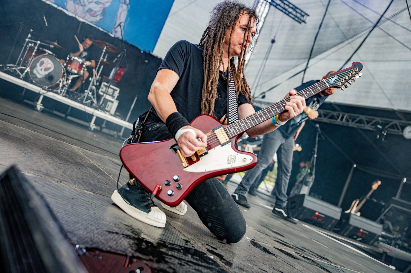 Tomáš Klus neváhal a vyrazil na Švihově mezi fanoušky. Na hradě zahráli i Kryštof, Gaia Mesiah nebo Anna K.