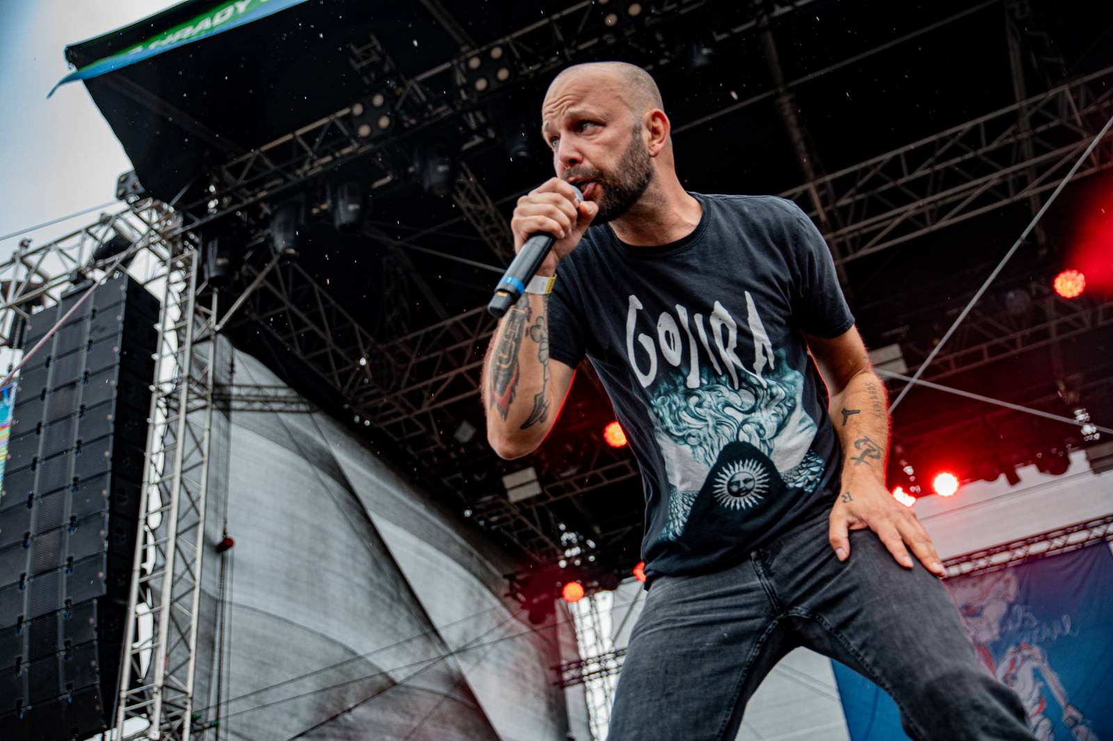 Tomáš Klus neváhal a vyrazil na Švihově mezi fanoušky. Na hradě zahráli i Kryštof, Gaia Mesiah nebo Anna K.