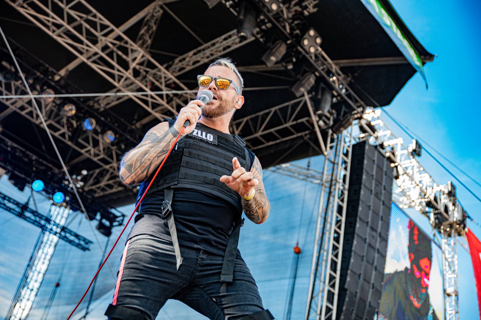 Tomáš Klus neváhal a vyrazil na Švihově mezi fanoušky. Na hradě zahráli i Kryštof, Gaia Mesiah nebo Anna K.