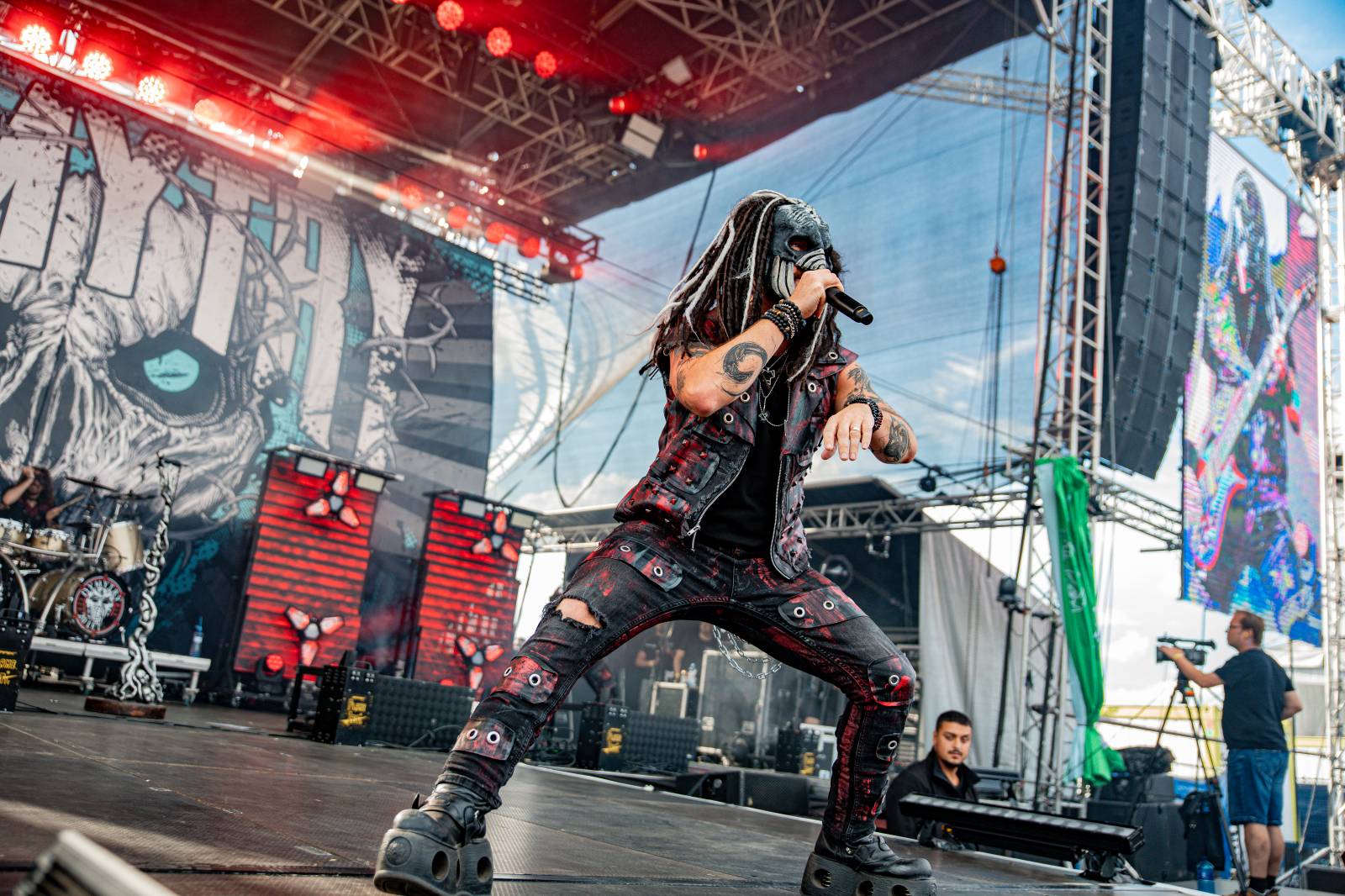 Tomáš Klus neváhal a vyrazil na Švihově mezi fanoušky. Na hradě zahráli i Kryštof, Gaia Mesiah nebo Anna K.