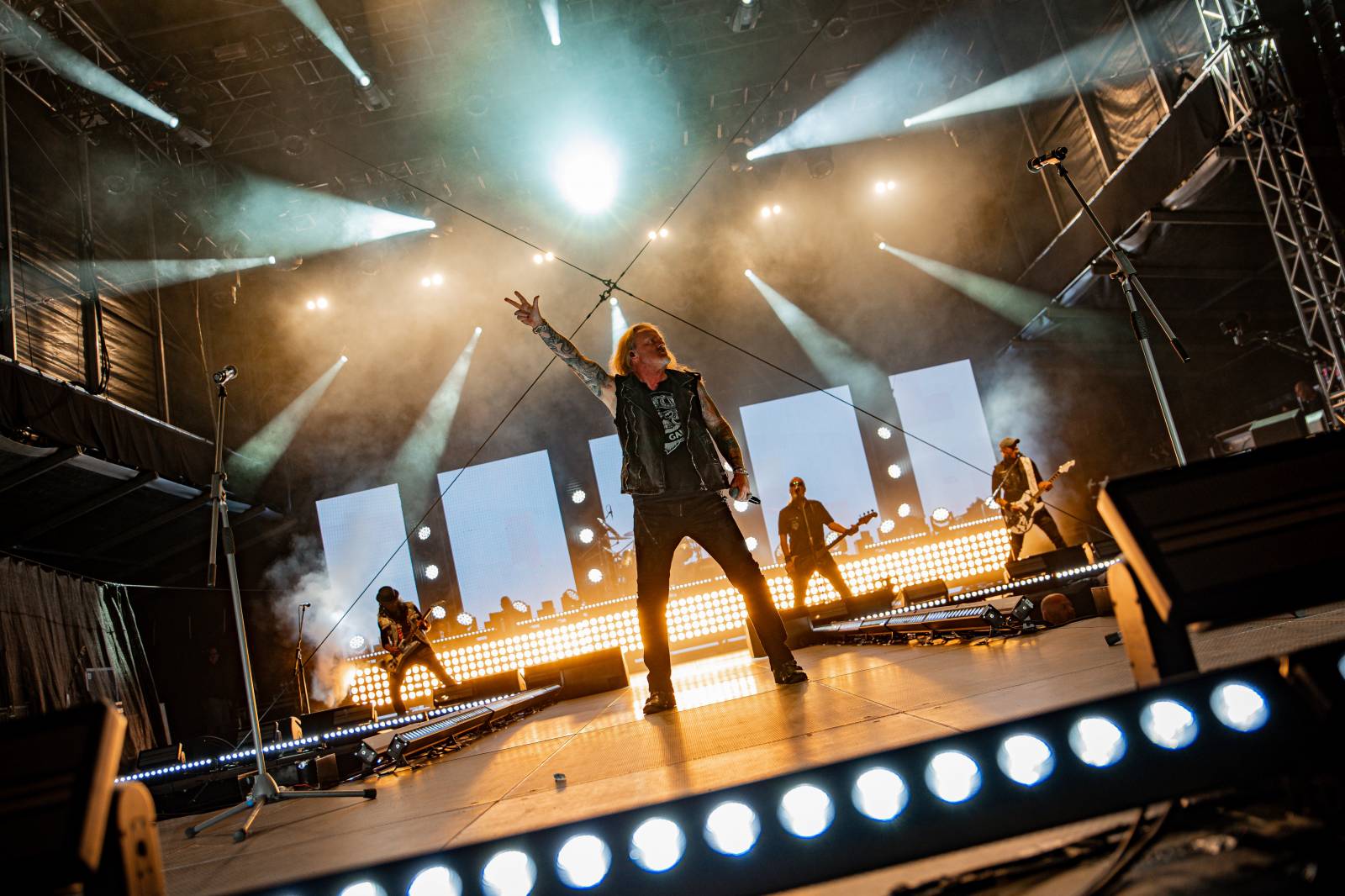 Tomáš Klus neváhal a vyrazil na Švihově mezi fanoušky. Na hradě zahráli i Kryštof, Gaia Mesiah nebo Anna K.