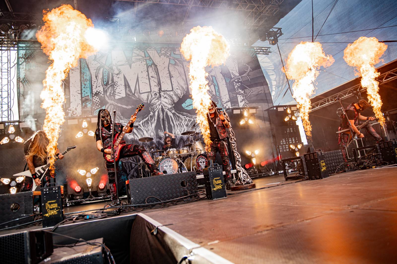 Tomáš Klus neváhal a vyrazil na Švihově mezi fanoušky. Na hradě zahráli i Kryštof, Gaia Mesiah nebo Anna K.