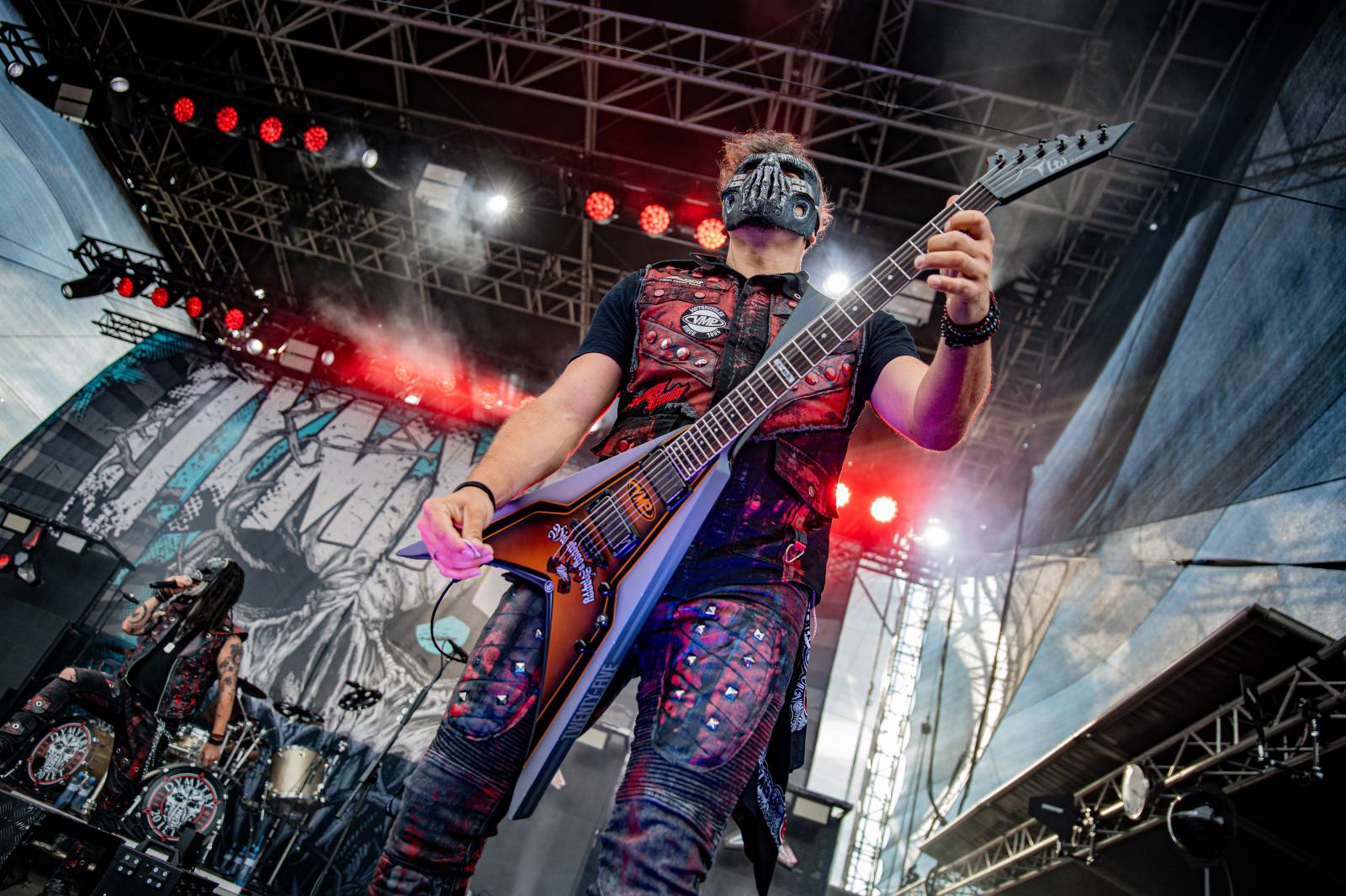 Tomáš Klus neváhal a vyrazil na Švihově mezi fanoušky. Na hradě zahráli i Kryštof, Gaia Mesiah nebo Anna K.