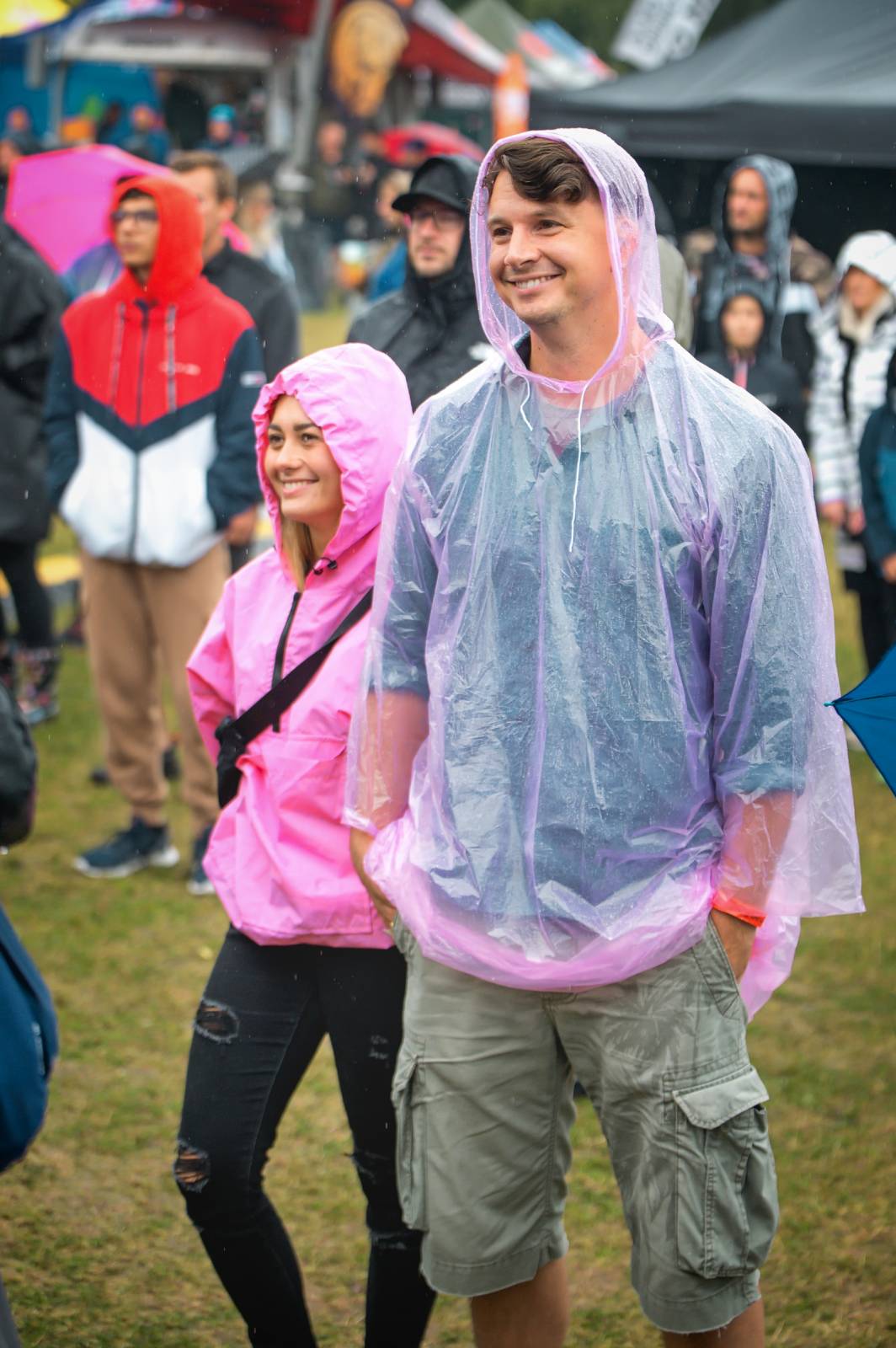 Na Vranově se zpívalo v dešti. Přehrady Fest přivítal Mig 21, UDG, Voxela, ATMO Music i Sofiana Medjmedj