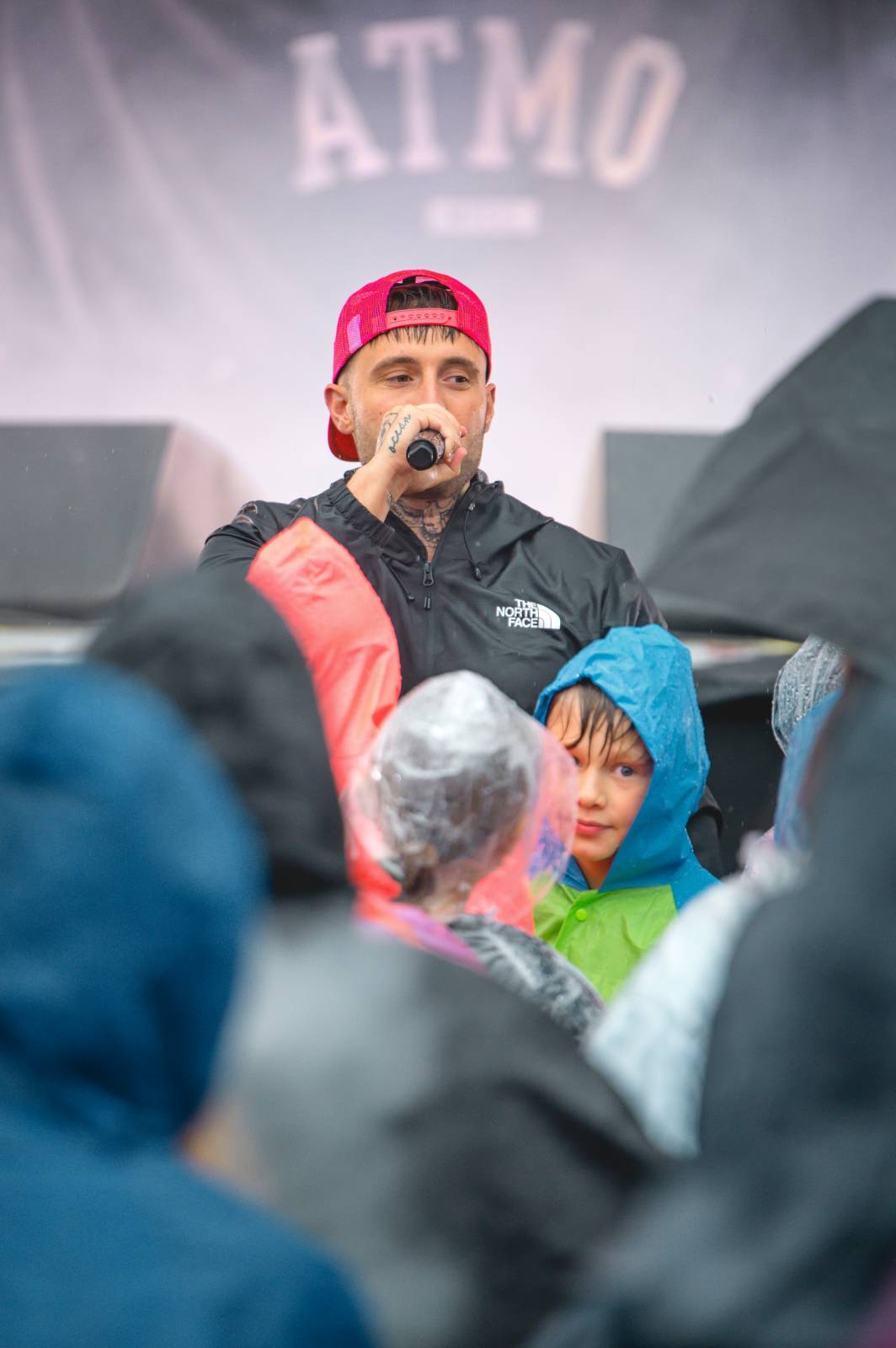 Na Vranově se zpívalo v dešti. Přehrady Fest přivítal Mig 21, UDG, Voxela, ATMO Music i Sofiana Medjmedj