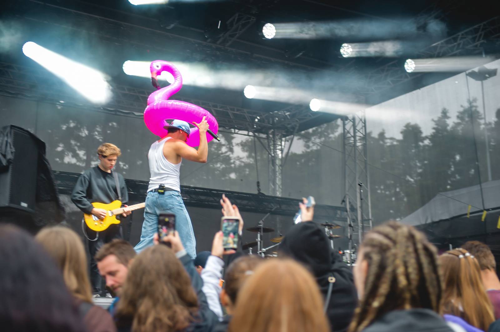 Na Vranově se zpívalo v dešti. Přehrady Fest přivítal Mig 21, UDG, Voxela, ATMO Music i Sofiana Medjmedj