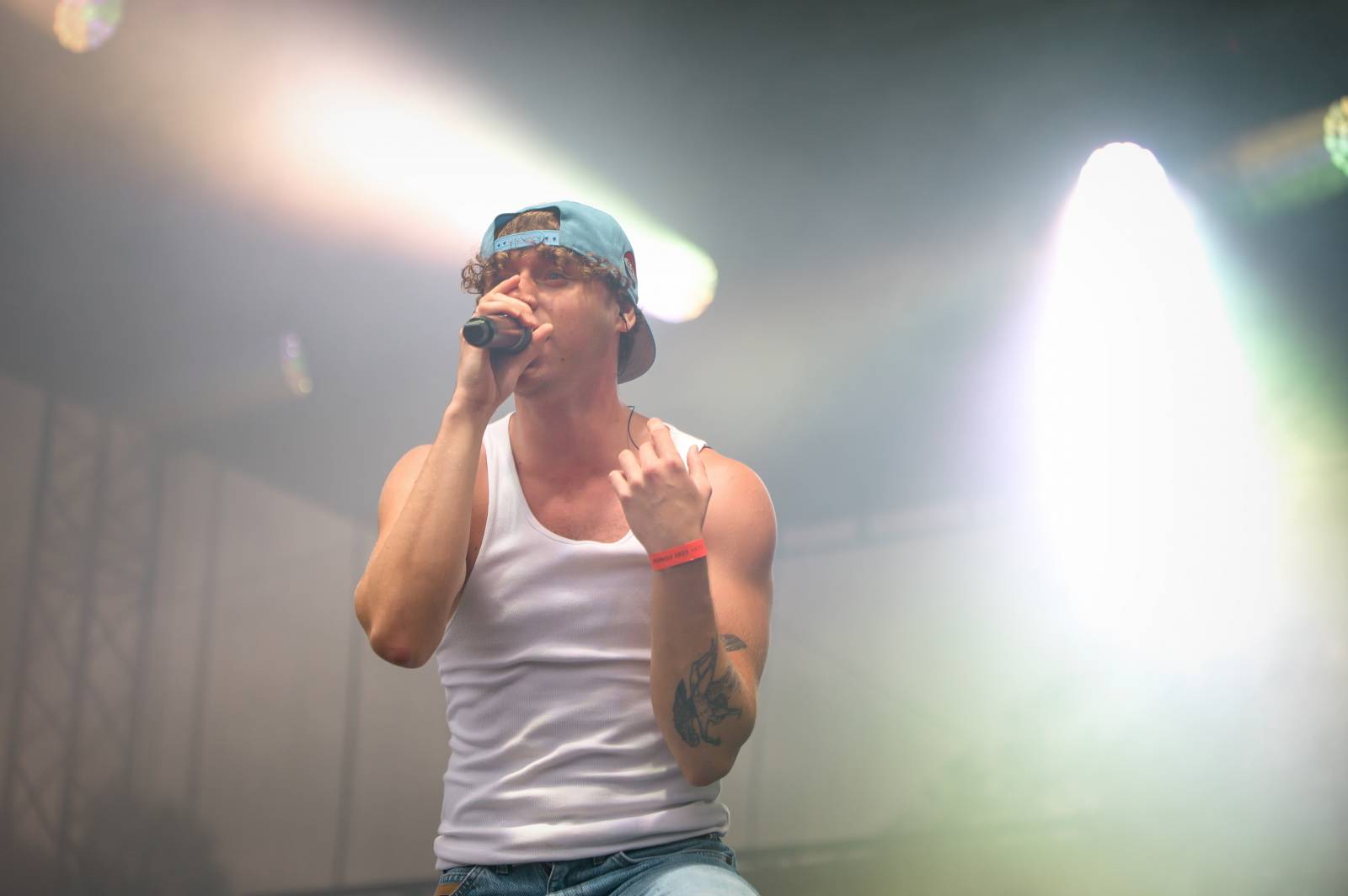 Na Vranově se zpívalo v dešti. Přehrady Fest přivítal Mig 21, UDG, Voxela, ATMO Music i Sofiana Medjmedj