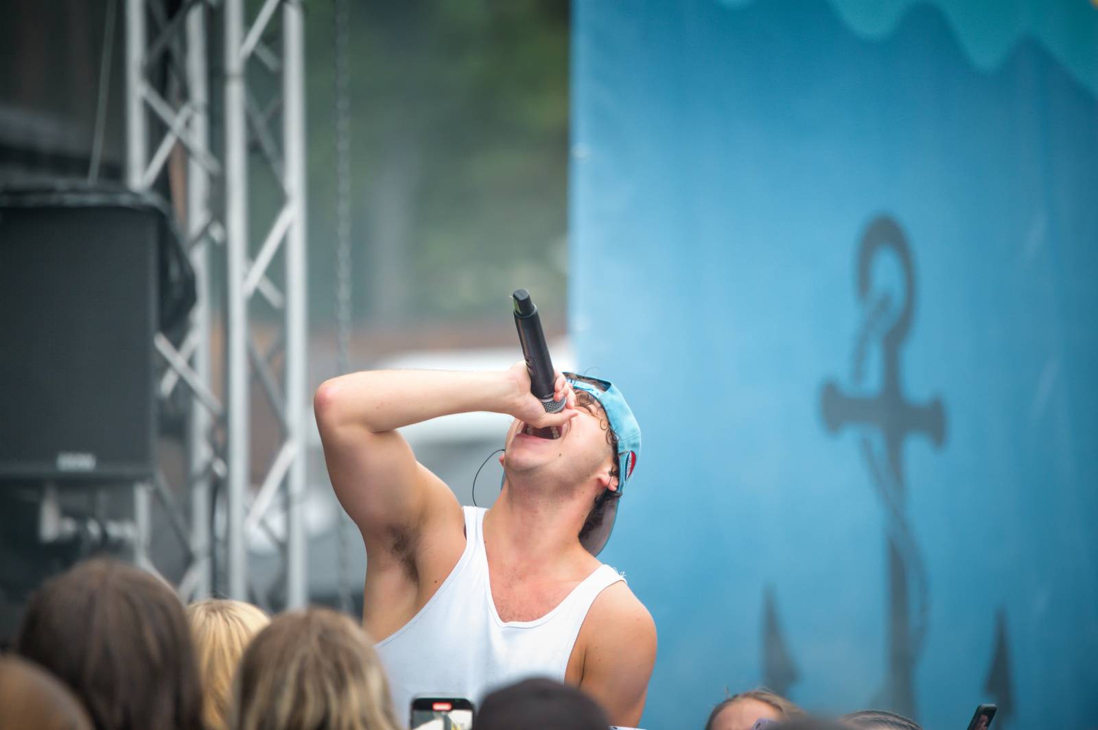 Na Vranově se zpívalo v dešti. Přehrady Fest přivítal Mig 21, UDG, Voxela, ATMO Music i Sofiana Medjmedj