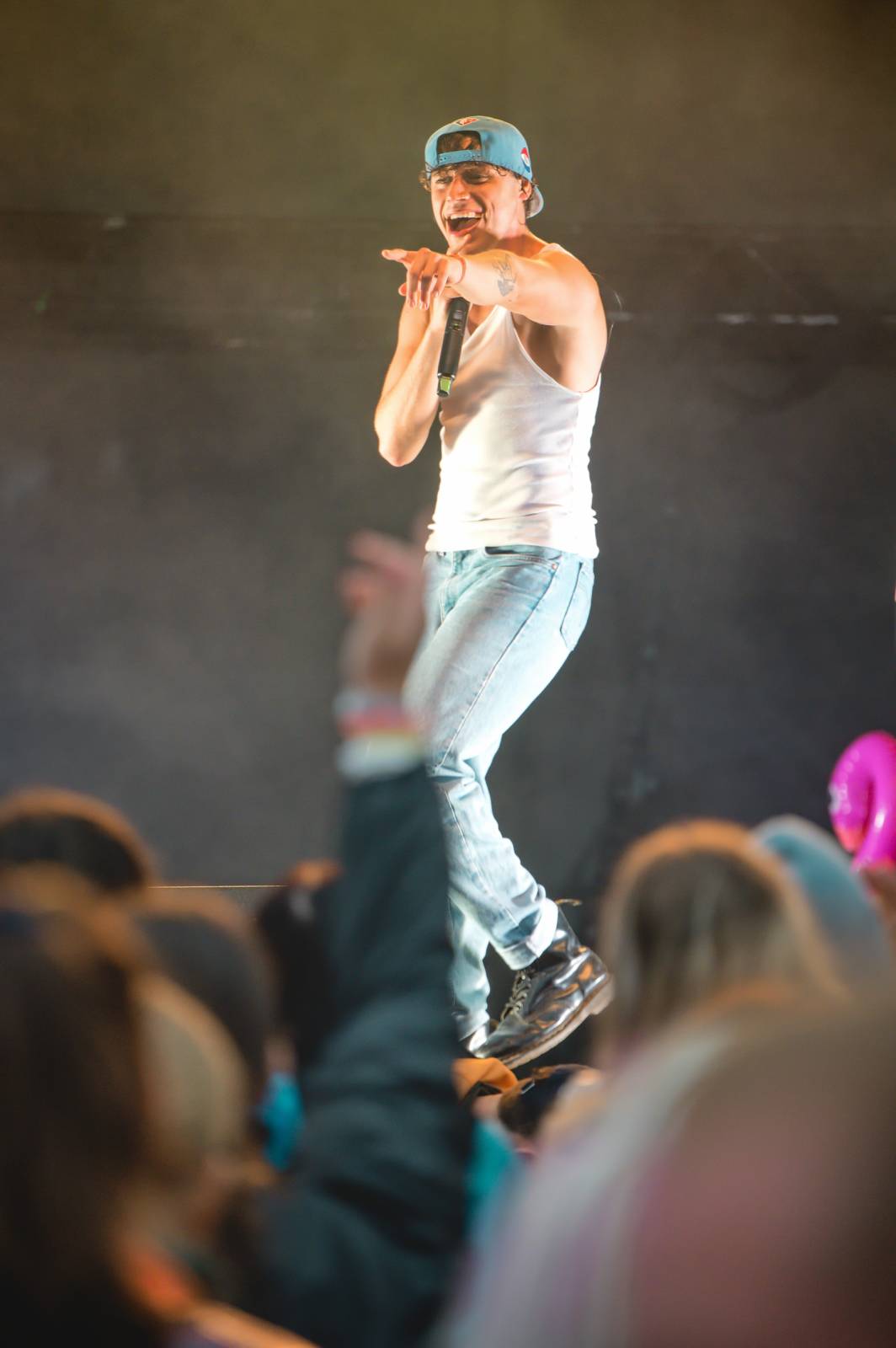 Na Vranově se zpívalo v dešti. Přehrady Fest přivítal Mig 21, UDG, Voxela, ATMO Music i Sofiana Medjmedj