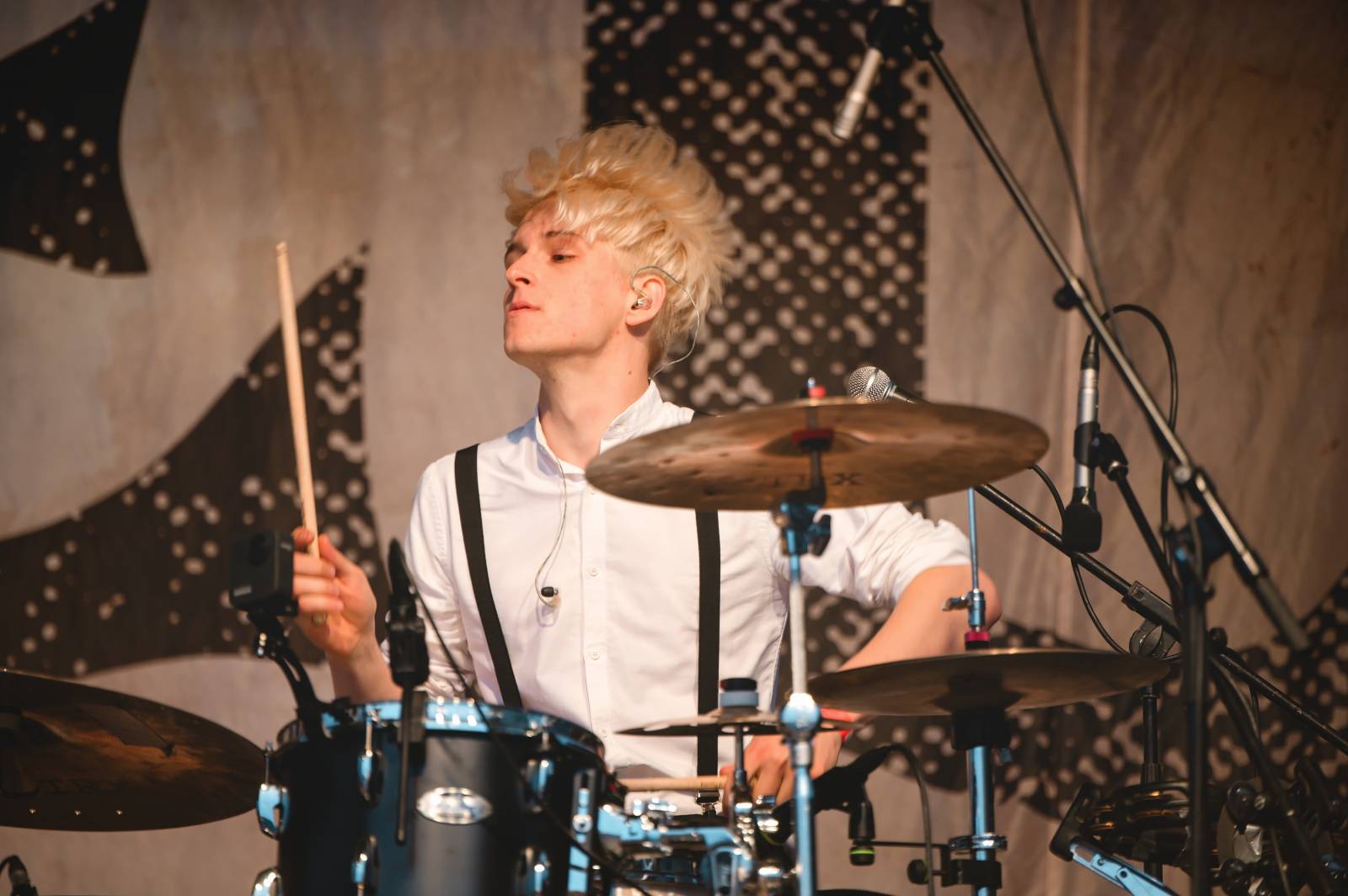 Na Vranově se zpívalo v dešti. Přehrady Fest přivítal Mig 21, UDG, Voxela, ATMO Music i Sofiana Medjmedj