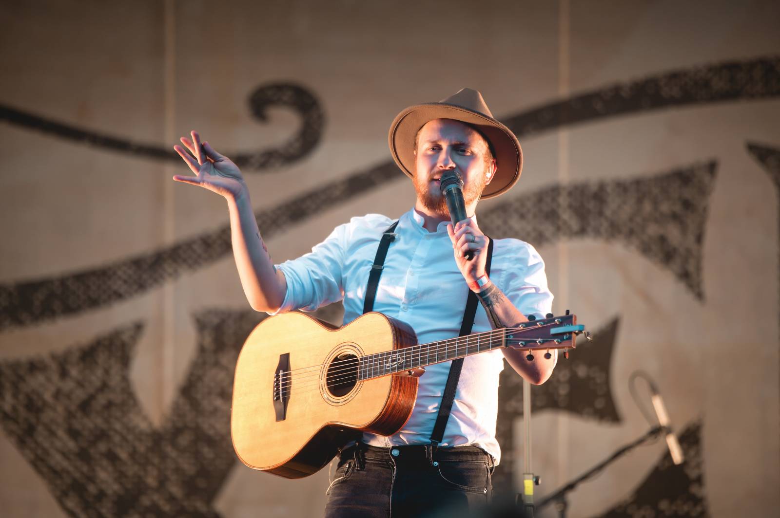 Na Vranově se zpívalo v dešti. Přehrady Fest přivítal Mig 21, UDG, Voxela, ATMO Music i Sofiana Medjmedj