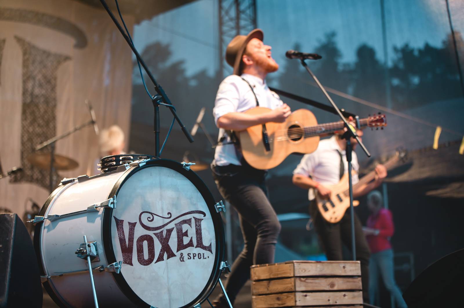 Na Vranově se zpívalo v dešti. Přehrady Fest přivítal Mig 21, UDG, Voxela, ATMO Music i Sofiana Medjmedj