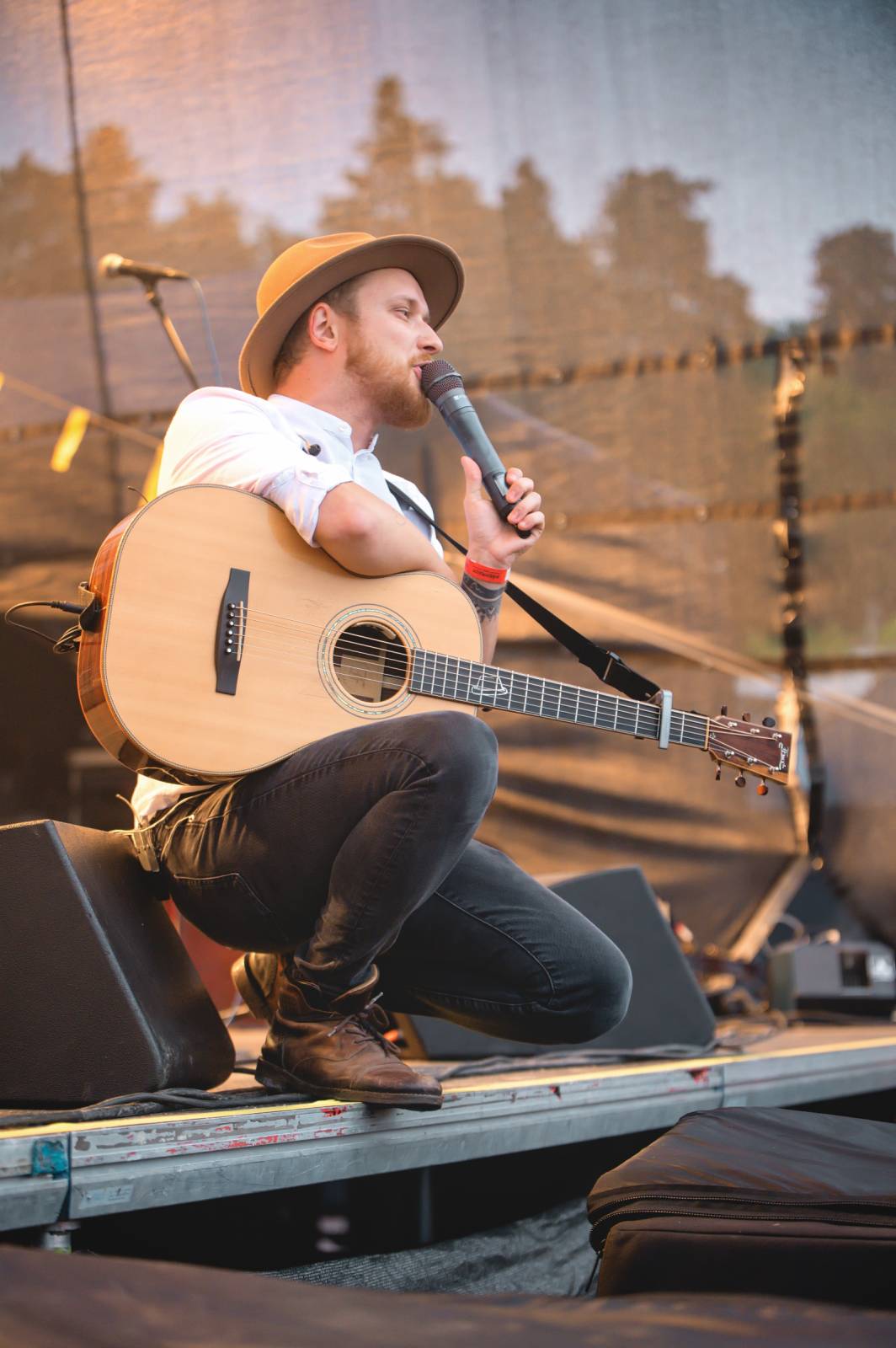 Na Vranově se zpívalo v dešti. Přehrady Fest přivítal Mig 21, UDG, Voxela, ATMO Music i Sofiana Medjmedj