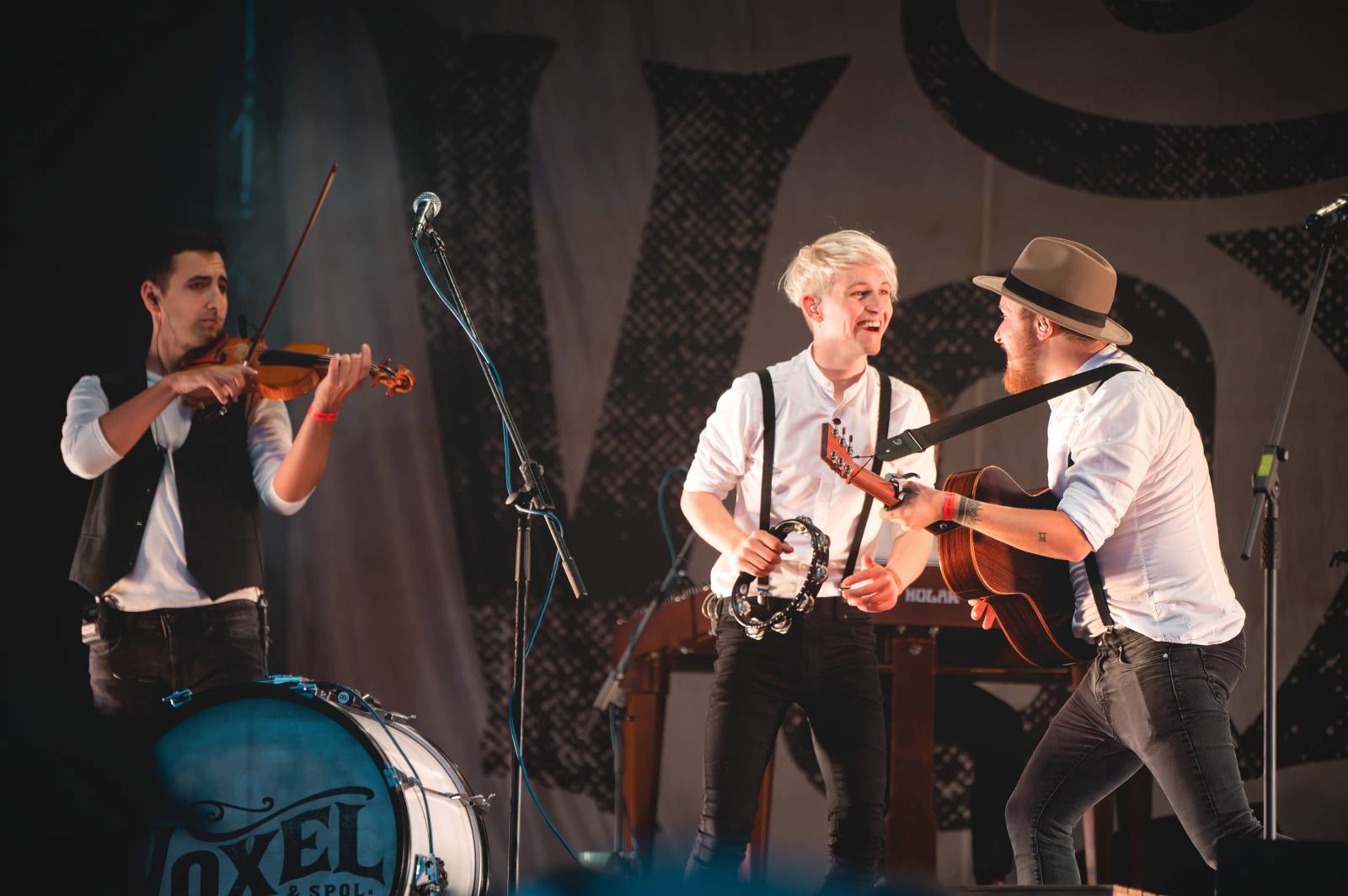 Na Vranově se zpívalo v dešti. Přehrady Fest přivítal Mig 21, UDG, Voxela, ATMO Music i Sofiana Medjmedj