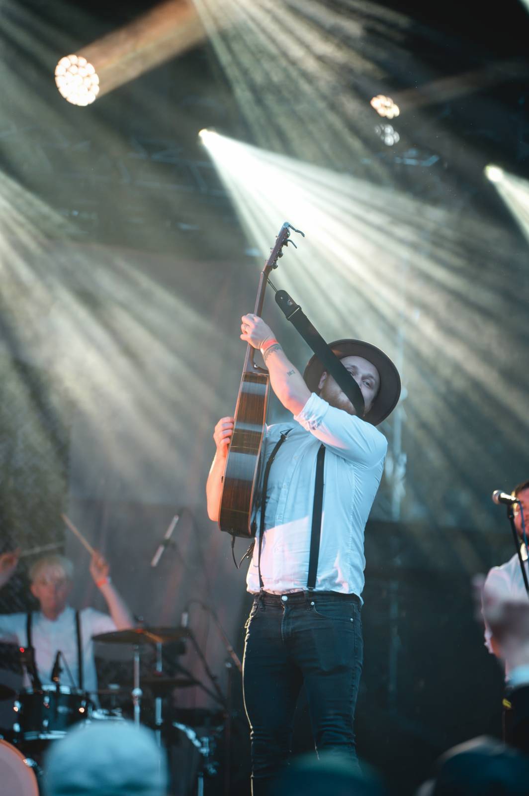 Na Vranově se zpívalo v dešti. Přehrady Fest přivítal Mig 21, UDG, Voxela, ATMO Music i Sofiana Medjmedj