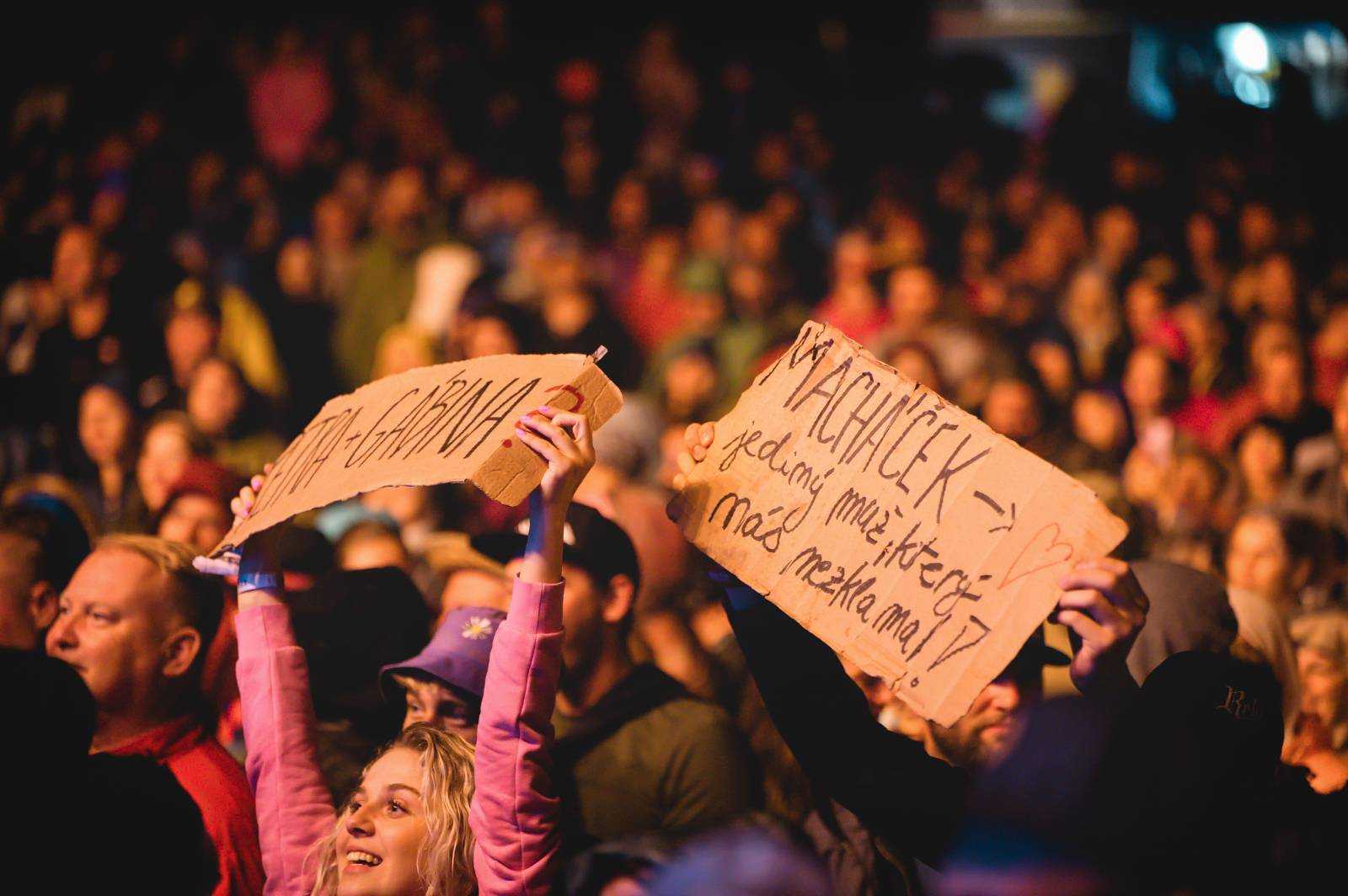 Na Vranově se zpívalo v dešti. Přehrady Fest přivítal Mig 21, UDG, Voxela, ATMO Music i Sofiana Medjmedj