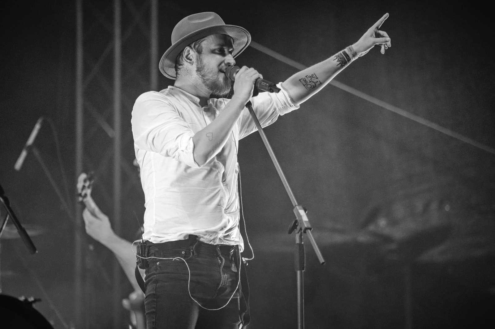 Na Vranově se zpívalo v dešti. Přehrady Fest přivítal Mig 21, UDG, Voxela, ATMO Music i Sofiana Medjmedj