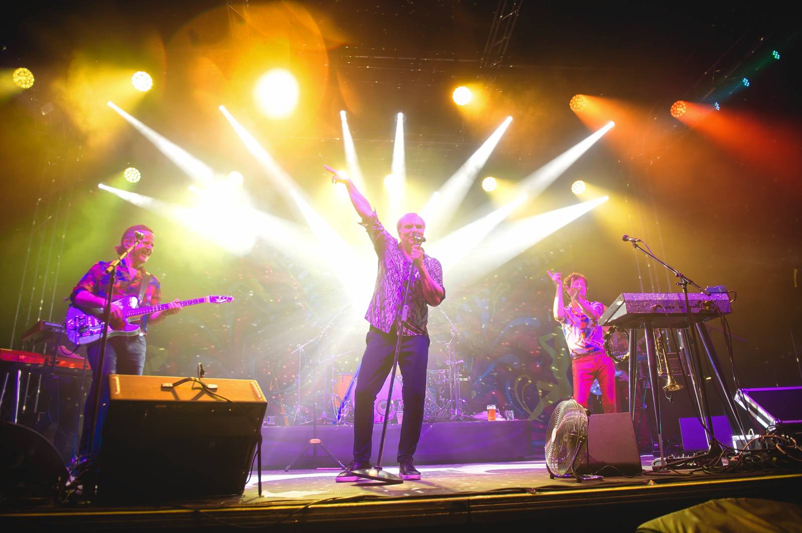 Na Vranově se zpívalo v dešti. Přehrady Fest přivítal Mig 21, UDG, Voxela, ATMO Music i Sofiana Medjmedj