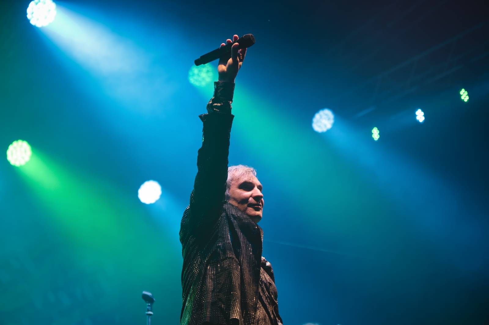 Na Vranově se zpívalo v dešti. Přehrady Fest přivítal Mig 21, UDG, Voxela, ATMO Music i Sofiana Medjmedj