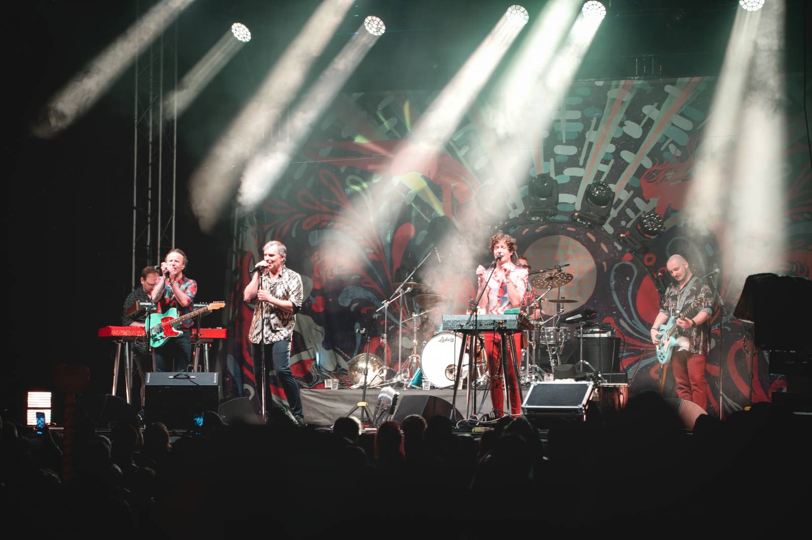 Na Vranově se zpívalo v dešti. Přehrady Fest přivítal Mig 21, UDG, Voxela, ATMO Music i Sofiana Medjmedj