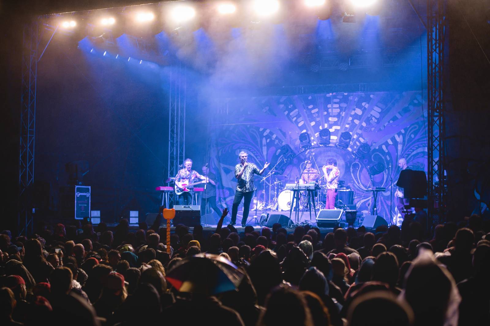 Na Vranově se zpívalo v dešti. Přehrady Fest přivítal Mig 21, UDG, Voxela, ATMO Music i Sofiana Medjmedj