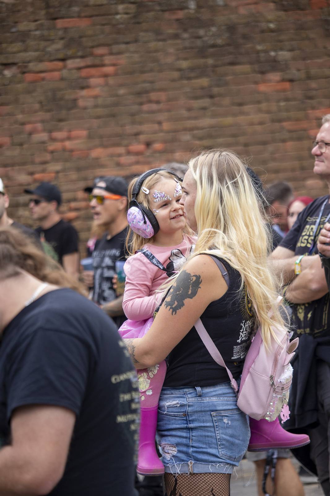 Brutal Assault startuje, metalisty zahřála party s Redzedem nebo Crippled Fingers