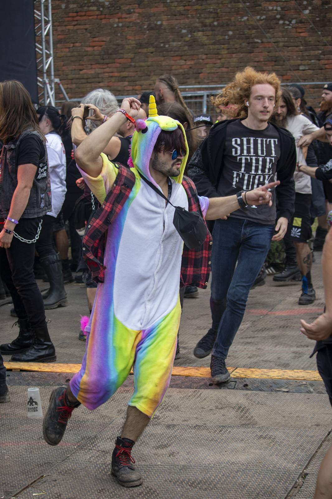 Brutal Assault startuje, metalisty zahřála party s Redzedem nebo Crippled Fingers